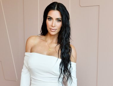 Η Kim Kardashian μεταμορφώνεται σε Cher για το αραβικό Harper's Bazaar (φωτό)